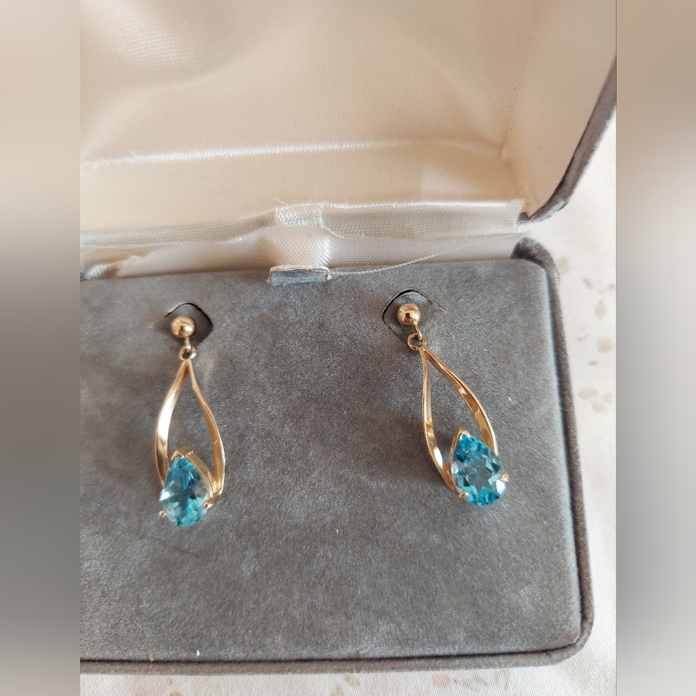 Vintage Mervyn's 14kt Gold & Blue Topaz Drop Earrings